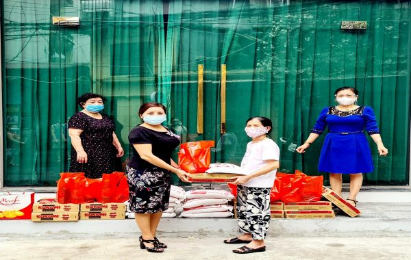 CLB việc gia đình phường Thanh Xuân Nam hỗ trợ thành viên khó khăn do dịch covid 19