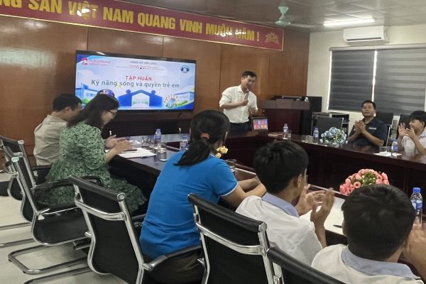 TẬP HUẤN KỸ NĂNG SỐNG VÀ QUYỀN TRẺ EM CHO HỌC SINH TẠI TRƯỜNG THCS YÊN LÃNG